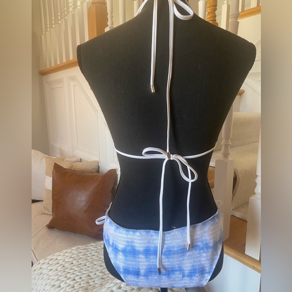 NWT Aerie crochet triangle bikini top in white/powder blue size L - Picture 3 of 3